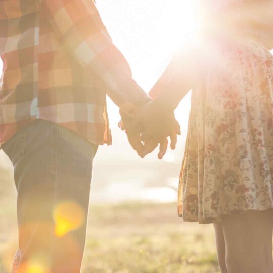 https://jonathanandriva.rubanbleuevent.com/wp-content/uploads/2015/09/couple-cover-image-holding-hands-540x540.jpg